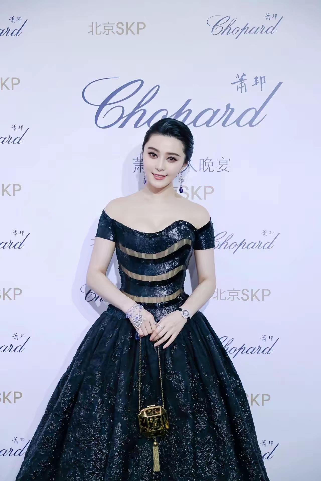 当时的一个小丫鬟，能够晋升为女王级别，付出了多少，无人能知！哪有无缘无故的成功