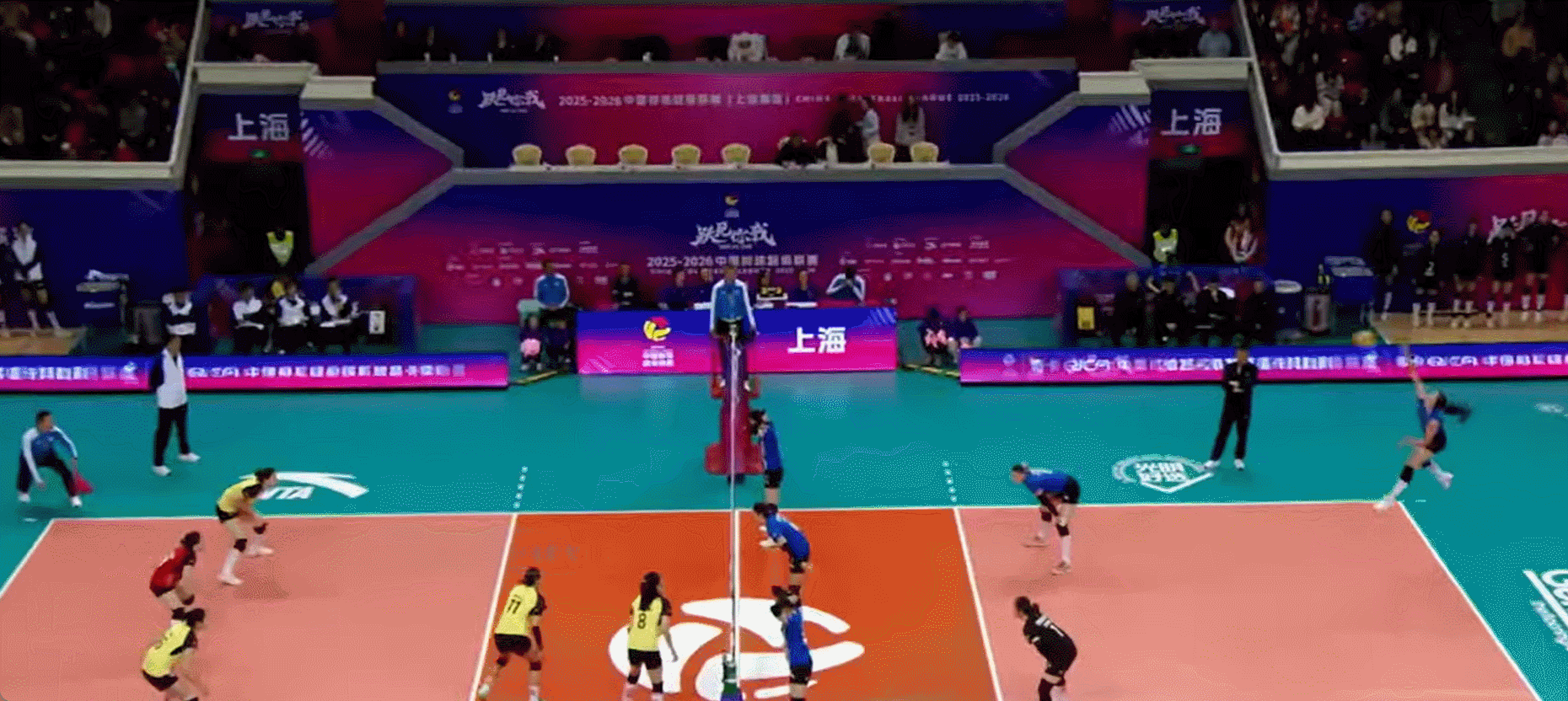 惨烈！山东女排第一局这比分是认真的吗？第一局得一分都很困难！王梦洁在的山东女排，