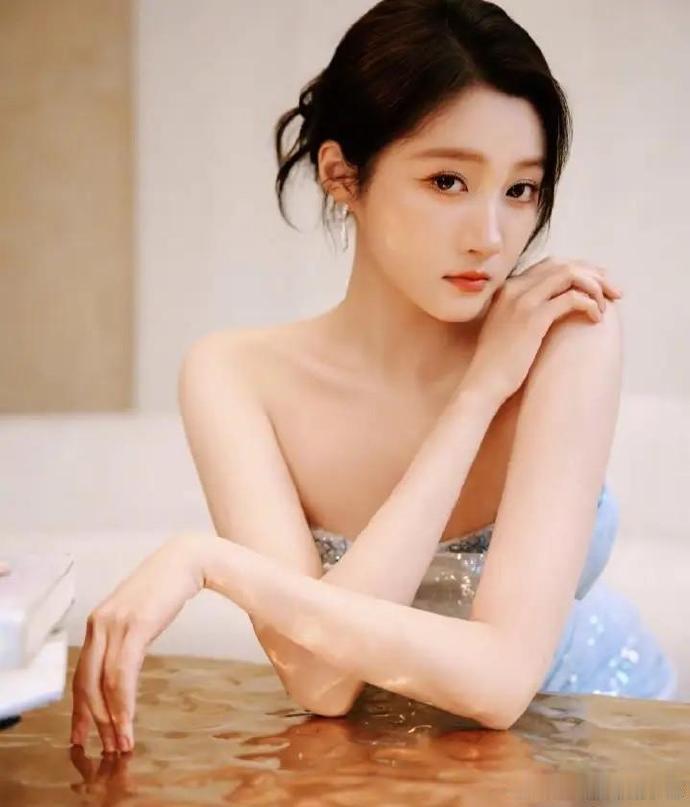 1.包子脸不想再婚是真心的，她之所以能顺利拿到孩子抚养权，是因为星星眼付出了巨