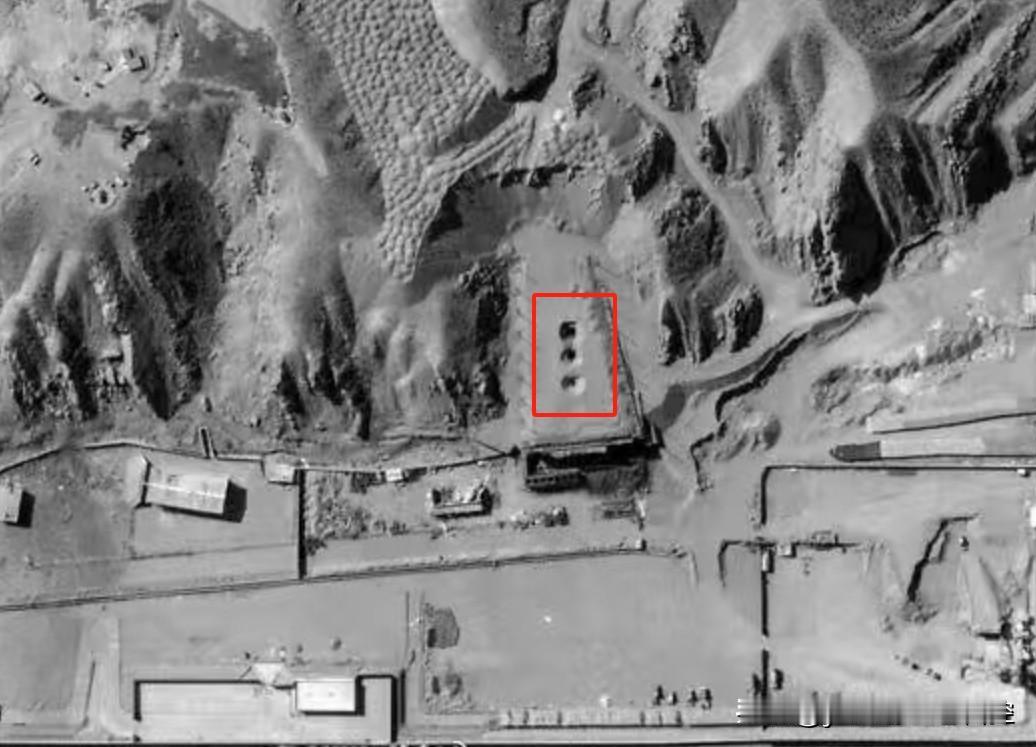 以国防军3月12日在其“电报”频道发文称，以空军基于军方掌握的精确情报，使用侵彻