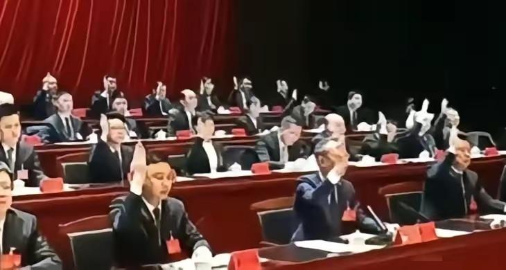 最近一位省教育厅长说了句大实话，捅破了教育圈里一层窗户纸。他说现在学校里有个