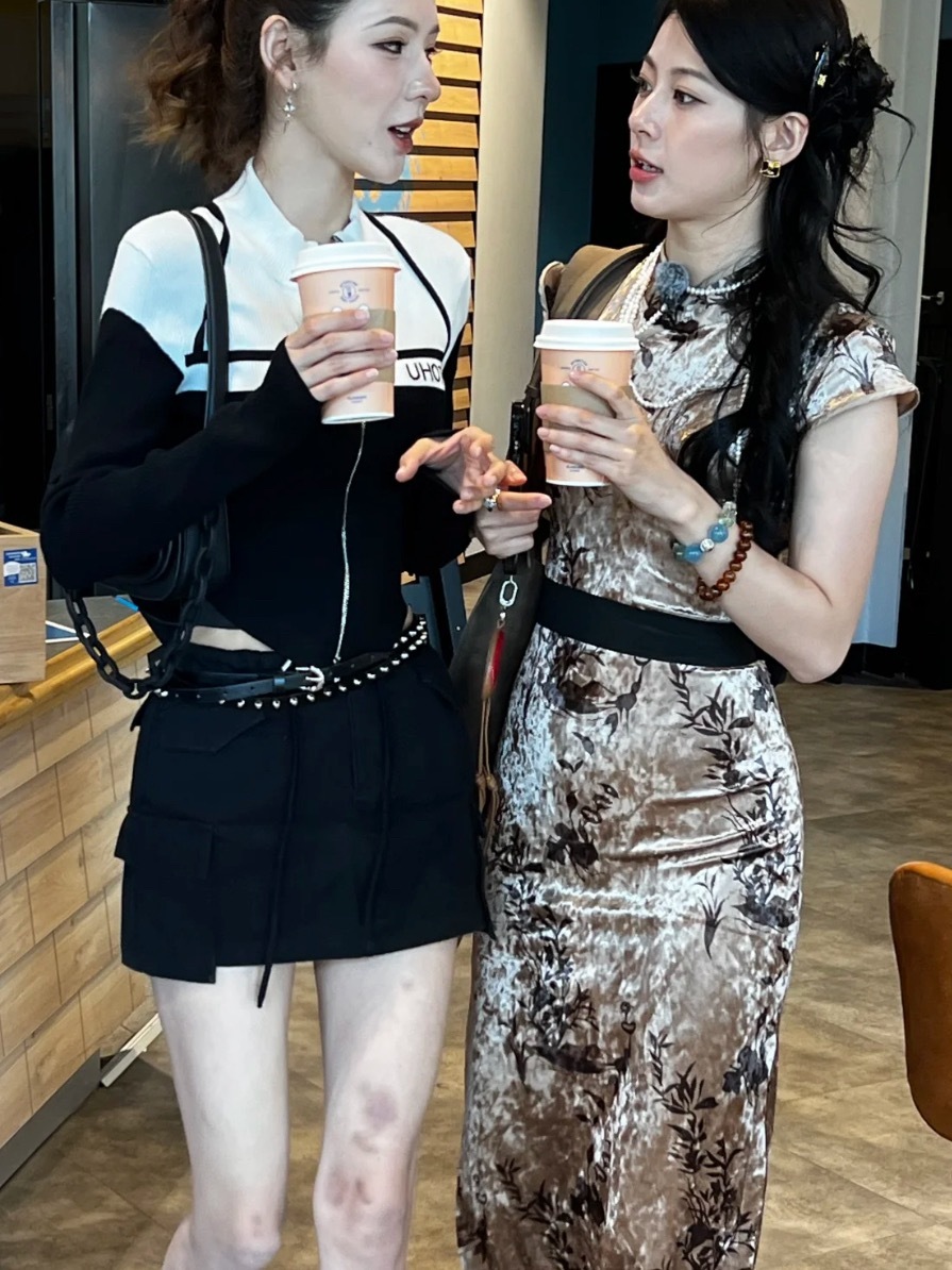 是谁在巴黎偶遇了美丽的赵昭仪和张予曦？网友在咖啡店买咖啡，突然发现旁边两位女生巨
