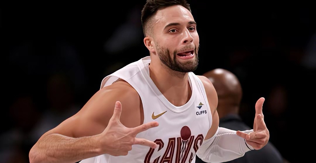 斯特鲁斯把球衣让给哈登背后有故事，出钱的人好像是莫布利。斯特鲁斯把自己的1号球衣