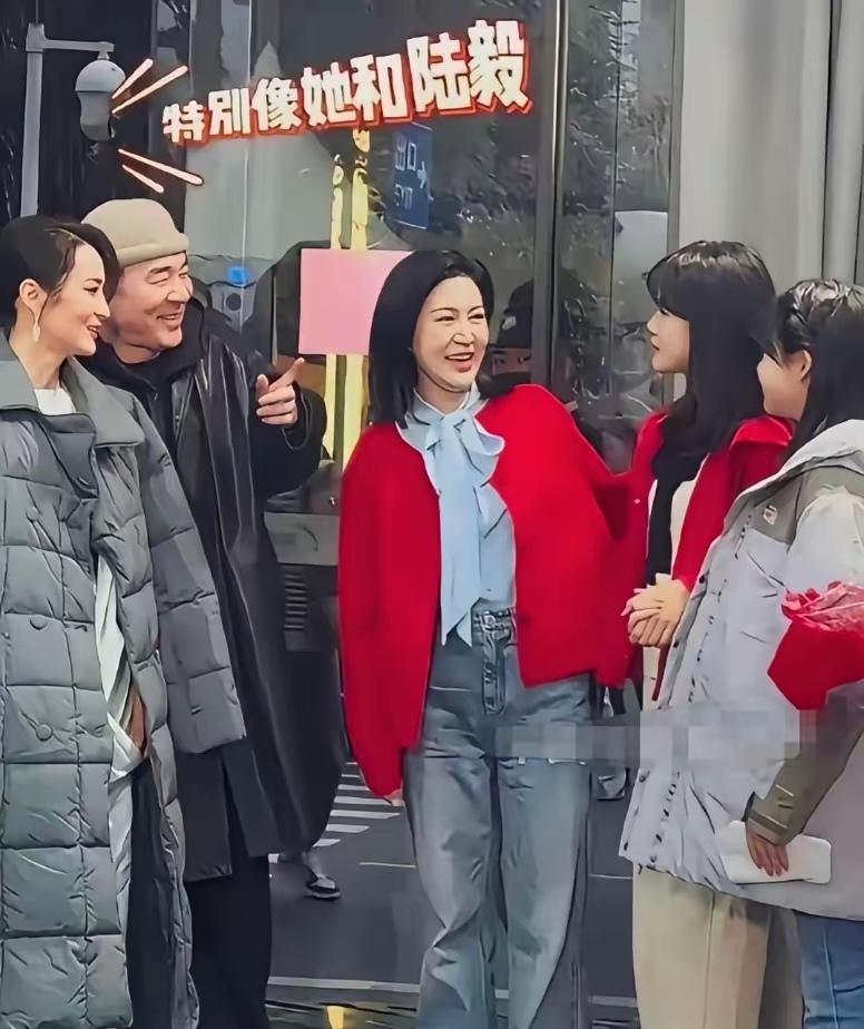 陈建斌看上陆毅的女儿了，想下决定也晚了！陈建斌和蒋勤勤两口子笑眯眯地盯着陆毅的女
