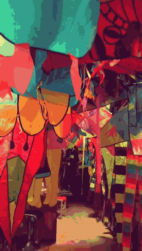 在大坝里专设风筝区,你可以静静地欣赏精品风筝,看各式各样,种类繁多