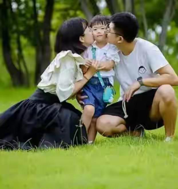 你家娃背课文是不是跟嚼硬骨头似的，费劲还记不住？别着急，今天教你个小窍门，