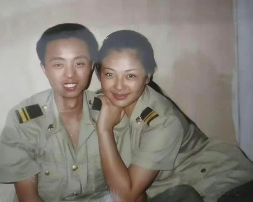 刘涛当年的军营照没有美颜滤镜的年代，妥妥的美人坯子啊