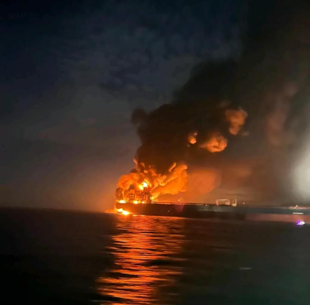 《金融时报》报道，当地时间23日，土耳其外交部证实，一艘悬挂土耳其国旗的大型货船