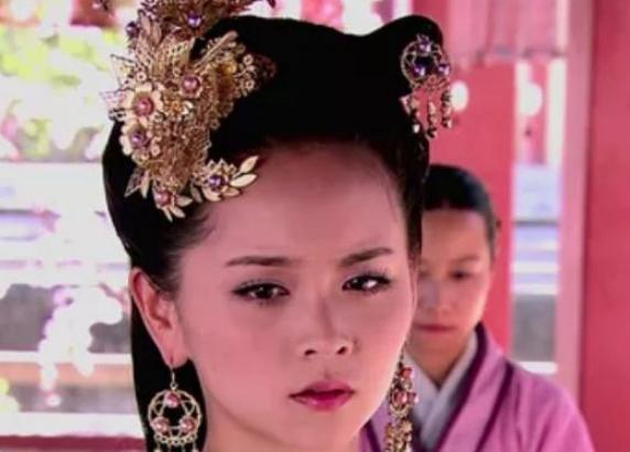 前150年，38岁的汉景帝已是油尽灯枯。他扶着病榻，望着站在床边的栗姬，手一抬，