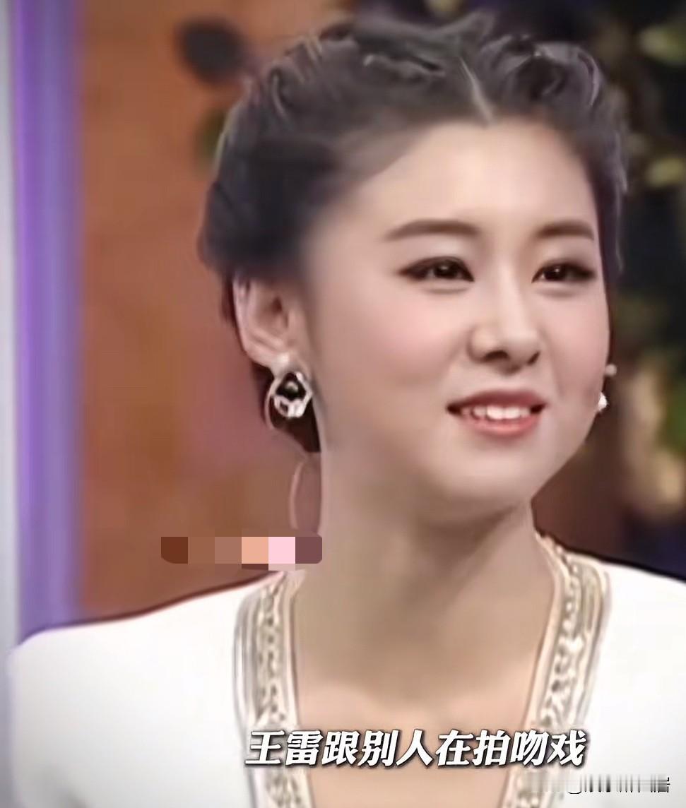 怪不得王雷在和李小萌在活动上面露不悦？你们想想虽然娶了个漂亮的媳妇但实际他被