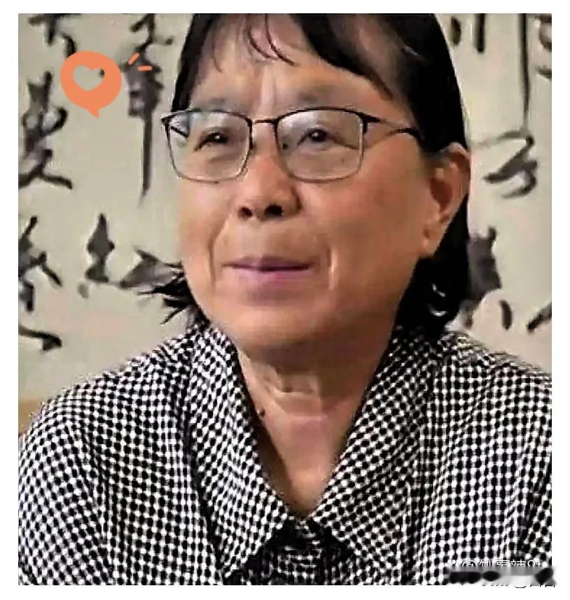 我有个亲戚曾在华坪支教了几个月，和张桂梅一起共事过。亲戚说，实际的张桂梅跟网上说