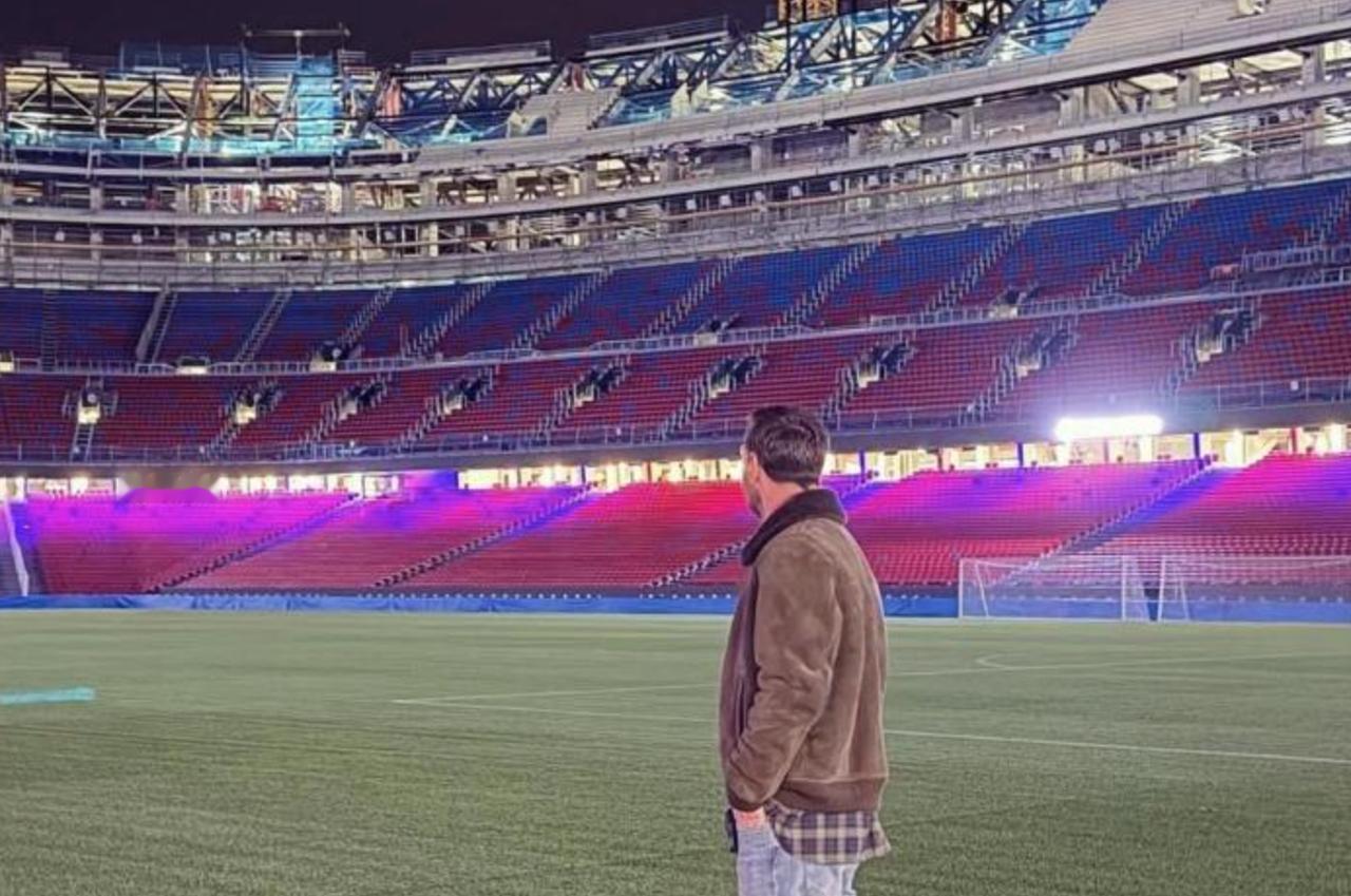 梅西临时造访诺坎普，事前并未联系巴萨据知情人士透露，梅西在周日午夜突访巴萨训练