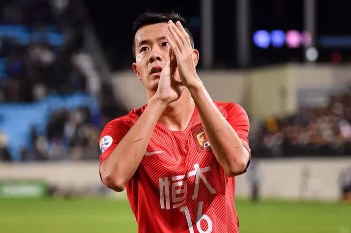 青岛西海岸能在本赛季中超取得好成绩，除了要感谢郑智点石成金，还要感谢这位前国安名