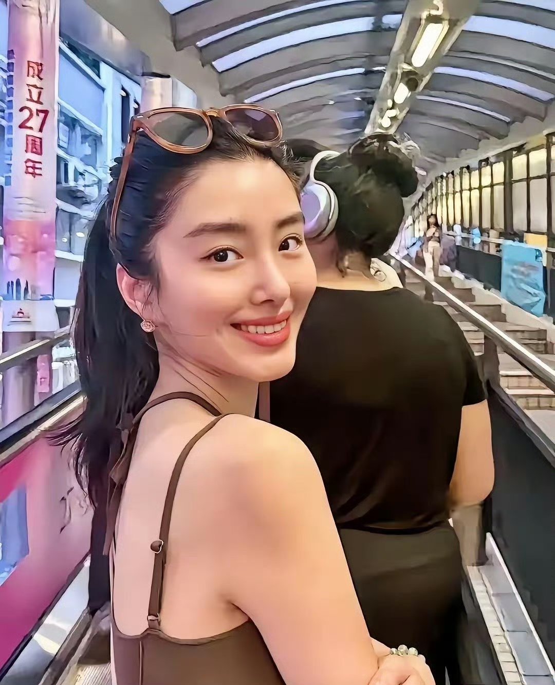 刘亦菲有一点比不上杨采钰。刘亦菲170cm，杨采钰168cm，两人都是高挑的美女