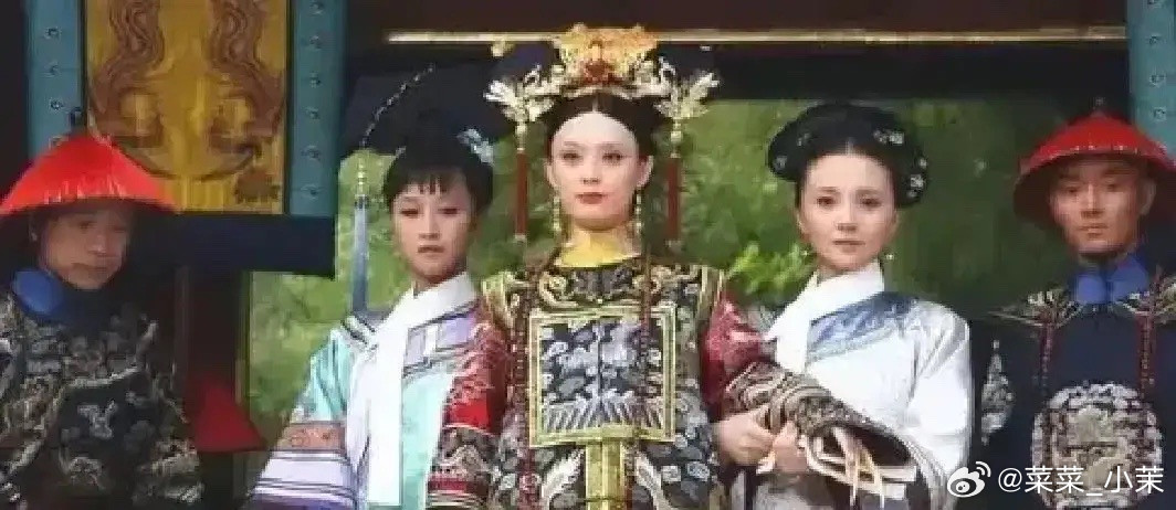 清代后宫有着一处颇为奇特的景象，但凡前一晚得到皇帝召幸的妃嫔，次日出行都需要宫人