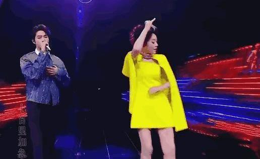 闫妮演醉酒，连晃几下，什么时候扶墙，都是提前设计好的。这事儿听着就让人心里咯噔