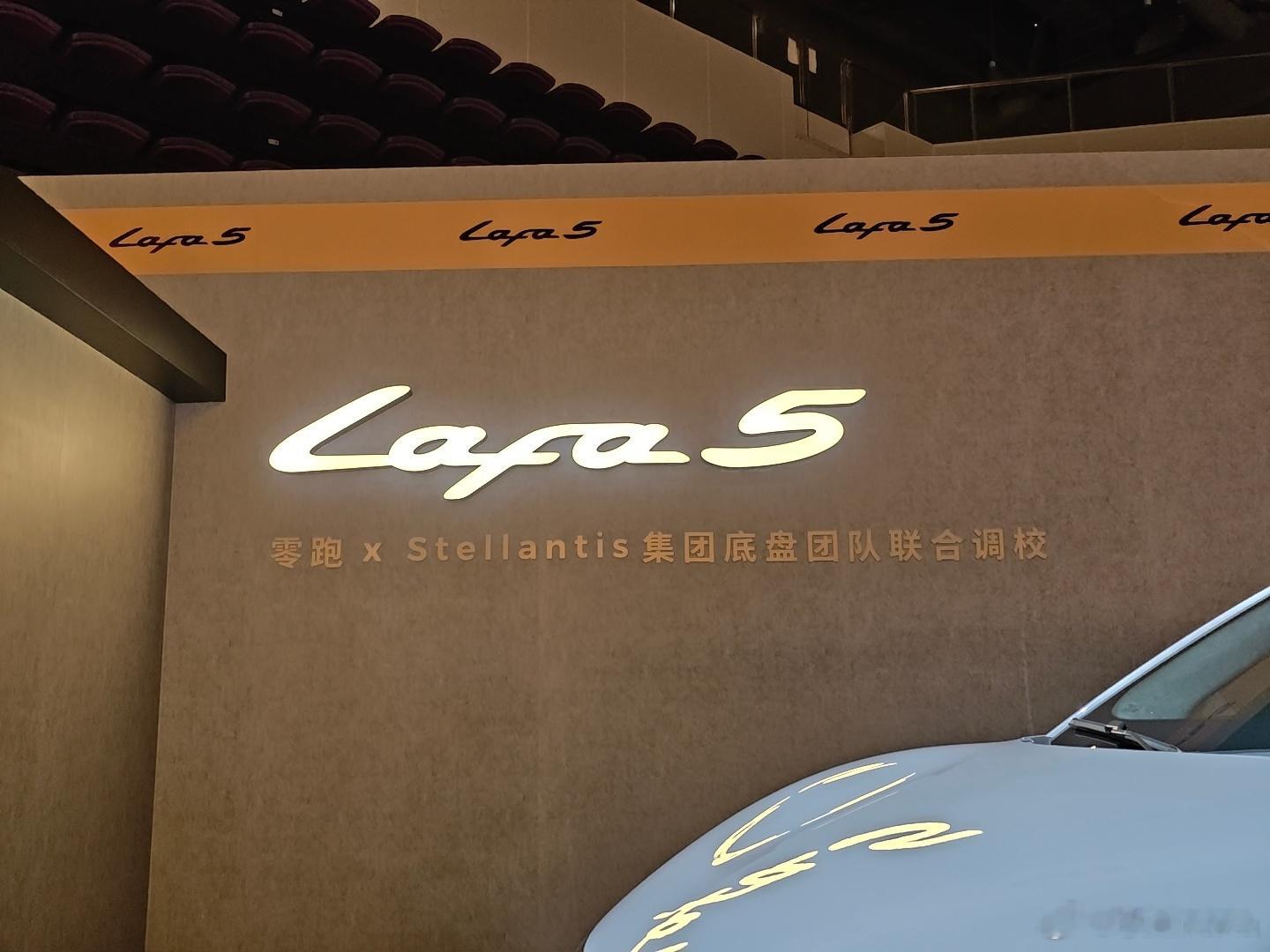 2025年，如果给中国车市定一个关键词，我觉得是——油腻。哪怕我已经是个中年人了