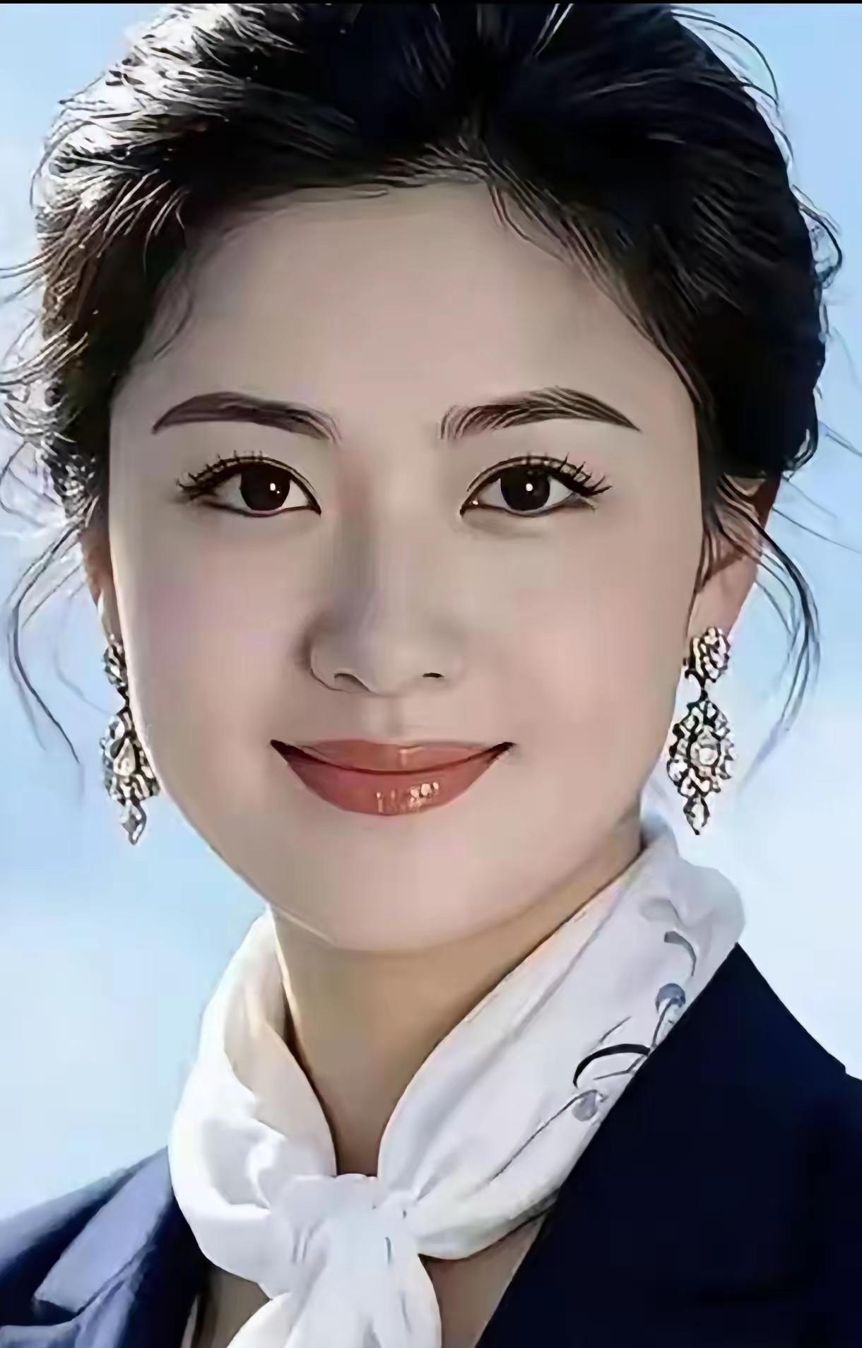 女人一旦离了原配，余生只有两条路，没有第三种圆满。一条是孤独自愈。离婚时心