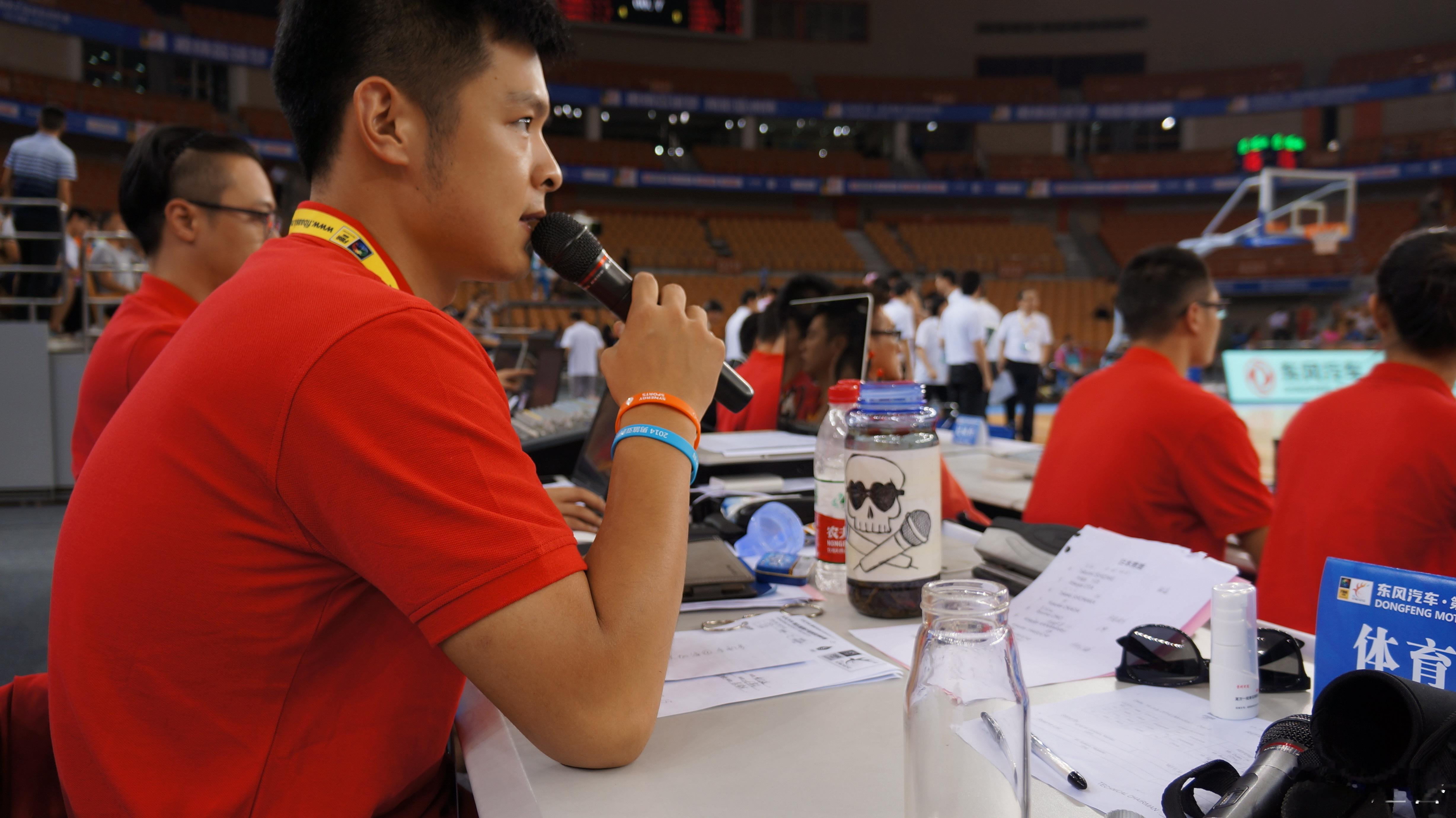 关于日本主场还想说一点。作为以前干赛场DJ的，给FIBA预选赛中国赛场干过不少活