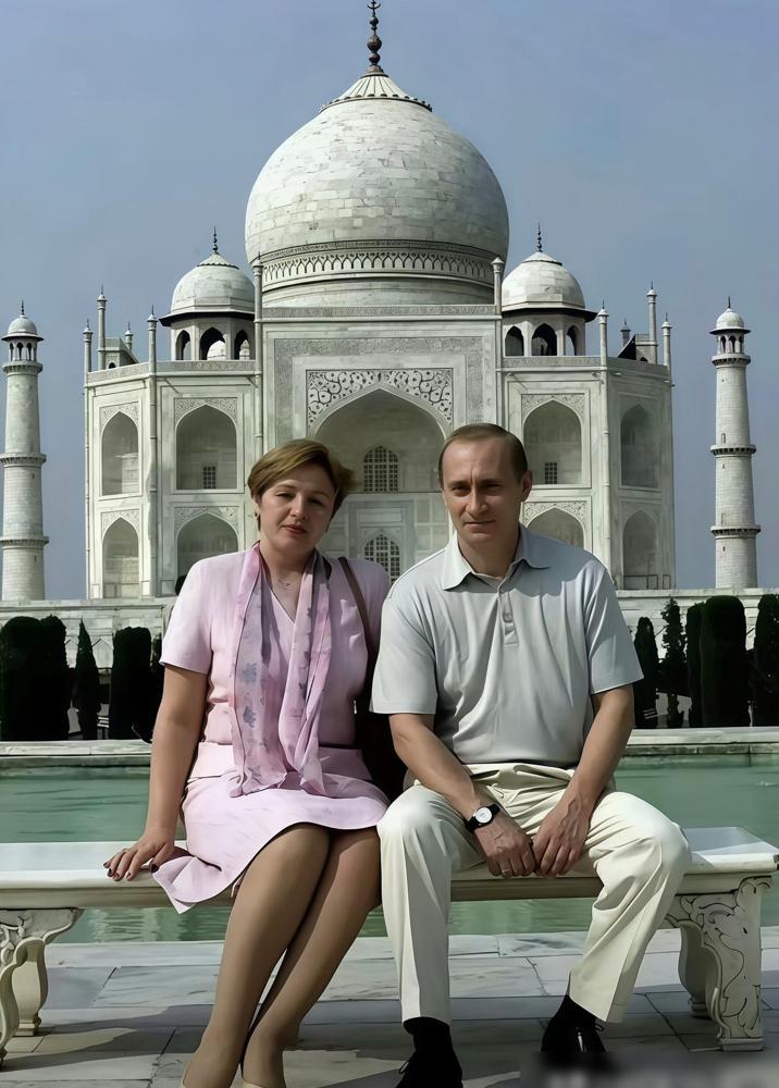 普京终于承认了：那个被外界猜测27年的女人。他在记者会上只说“有爱人，也被人