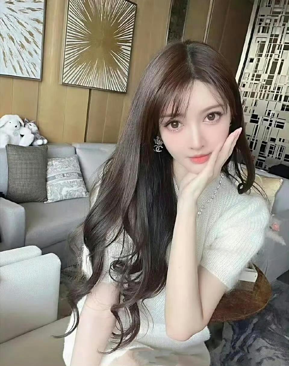 叶珂的孩子是黄晓明的吗？之前不是说孩子归黄晓明抚养吗，为何叶柯直播中途孩子哭了还