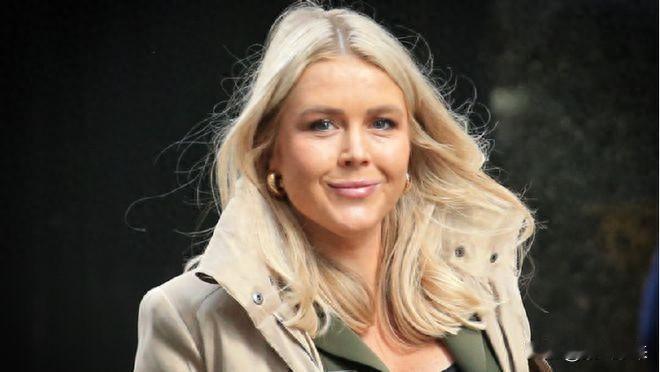 你敢相信吗白宫发言人卡罗琳·莱维特可是妥妥的90后！1997年8月24日