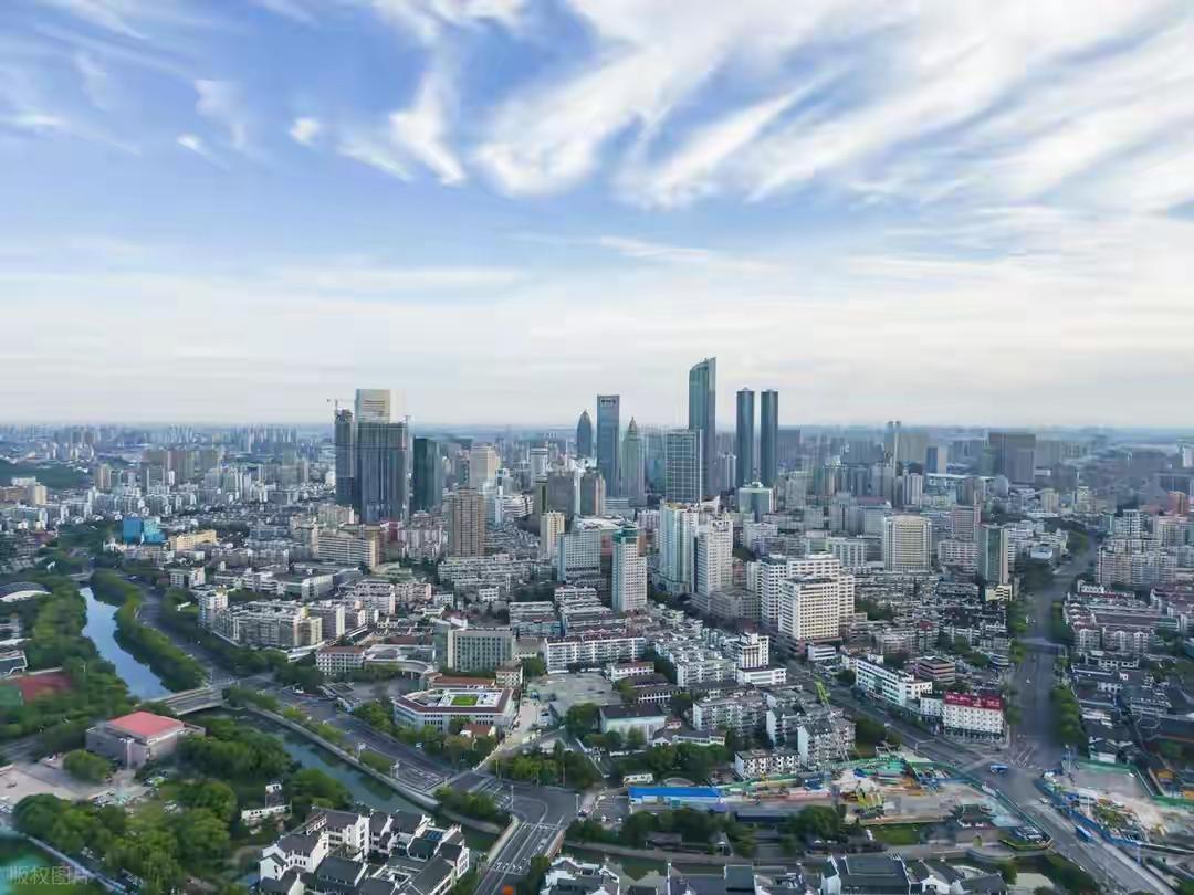 当新闻铺天盖地地报道“江苏全面取消县级以下政务App”的消息时，许多人第一反应可