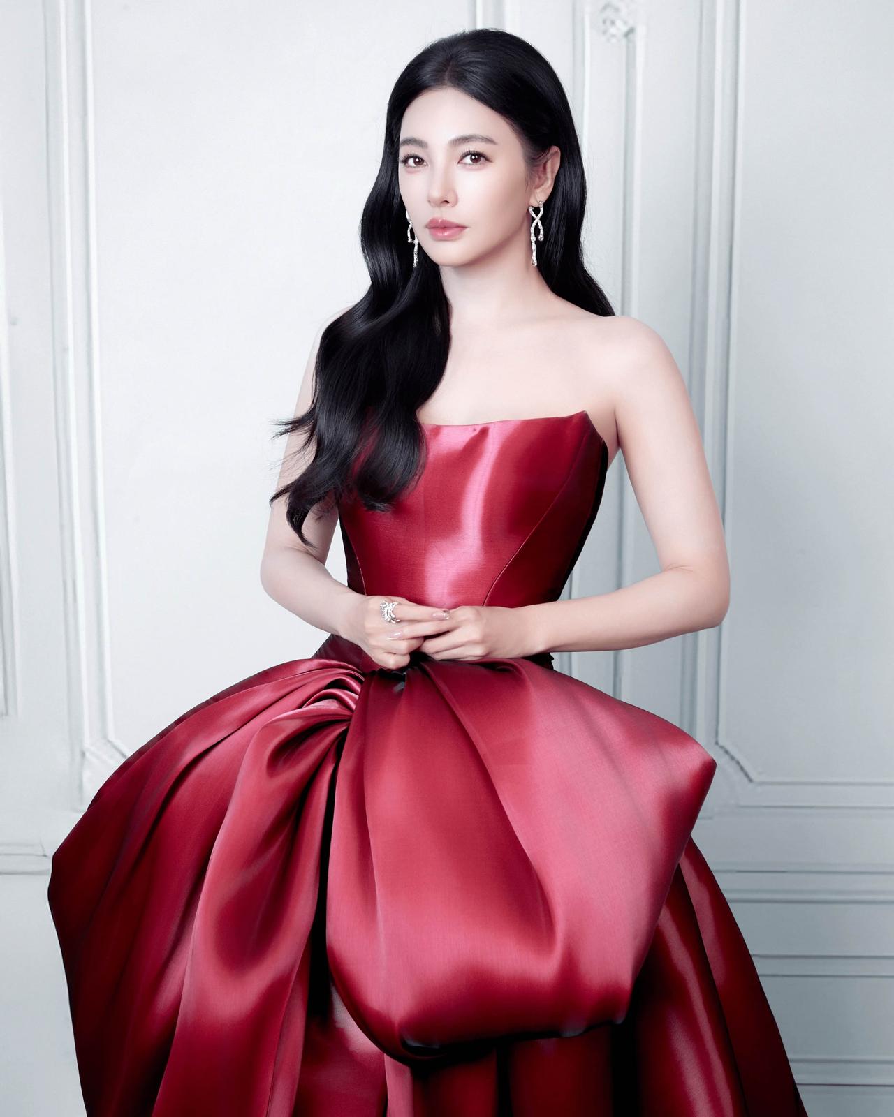 最近娱乐圈的瓜是一个比一个大，2026年1月24号这天，直接炸出个“核弹级”大瓜