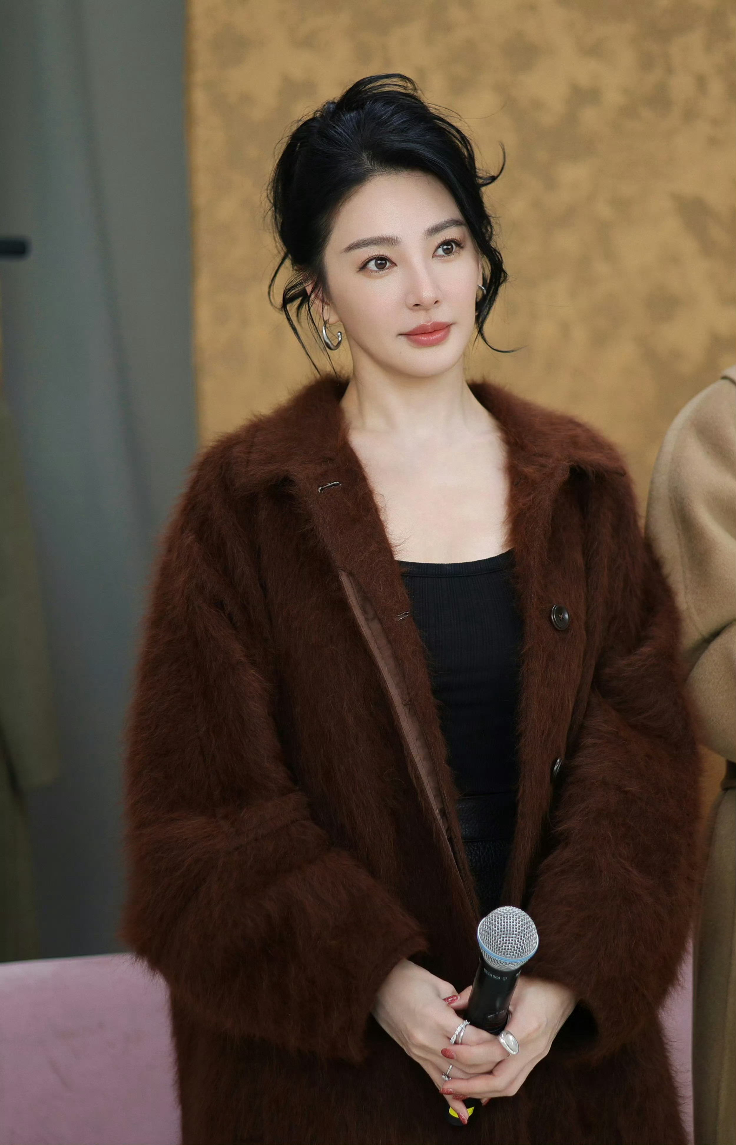 张雨绮x最新活动物料·轻松的美丽​​​