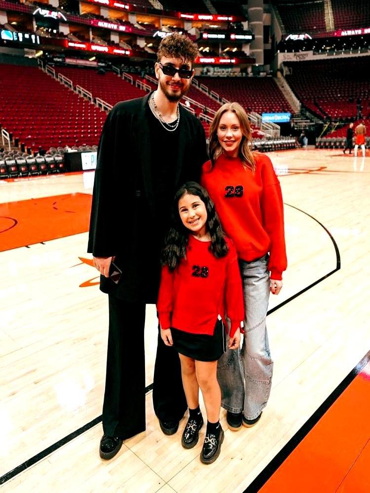 亚当斯大腿刚倒下火箭立马砸出一手暗牌。七尺土耳其巨汉尤特赛文直接提着行李袋空降自