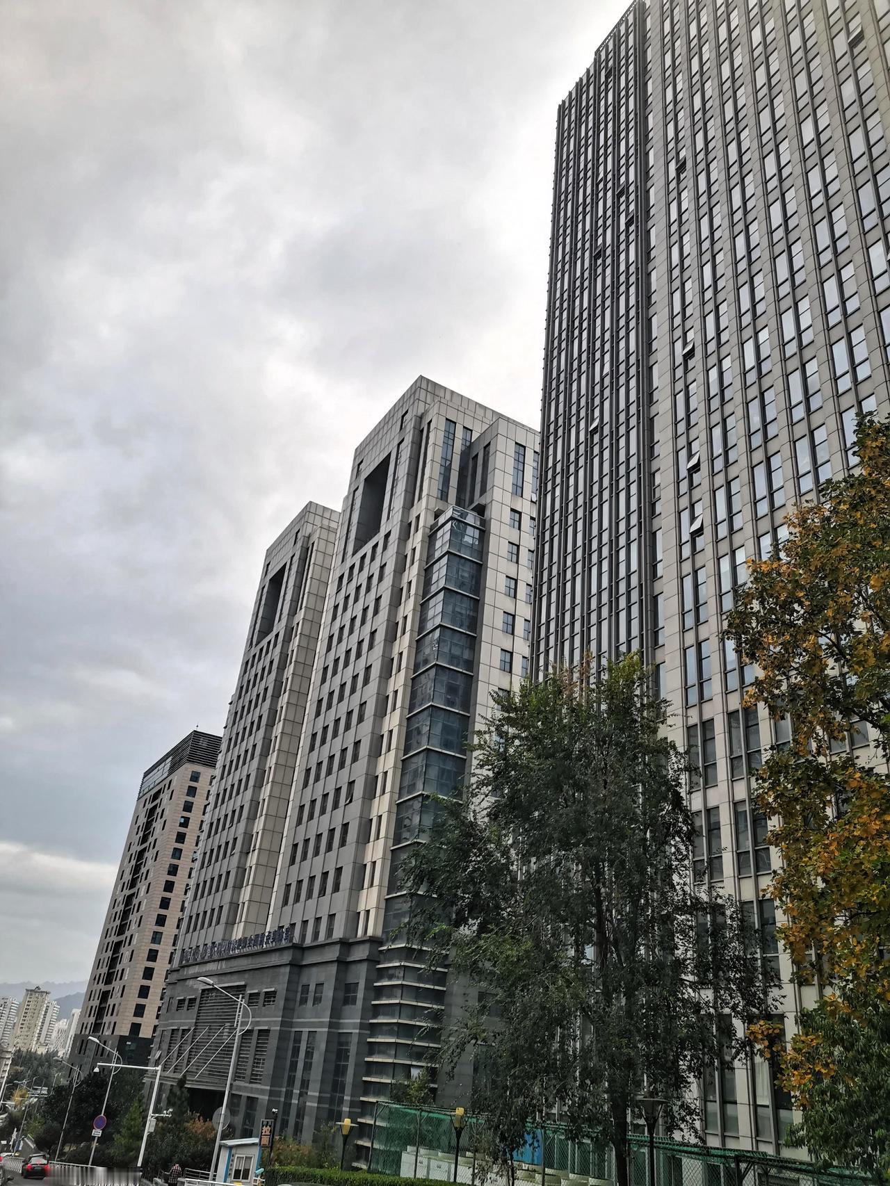 炒股是一门极极其简单的生意：无需办公室、不用带团队、不用看脸色，一部手机就搞定。