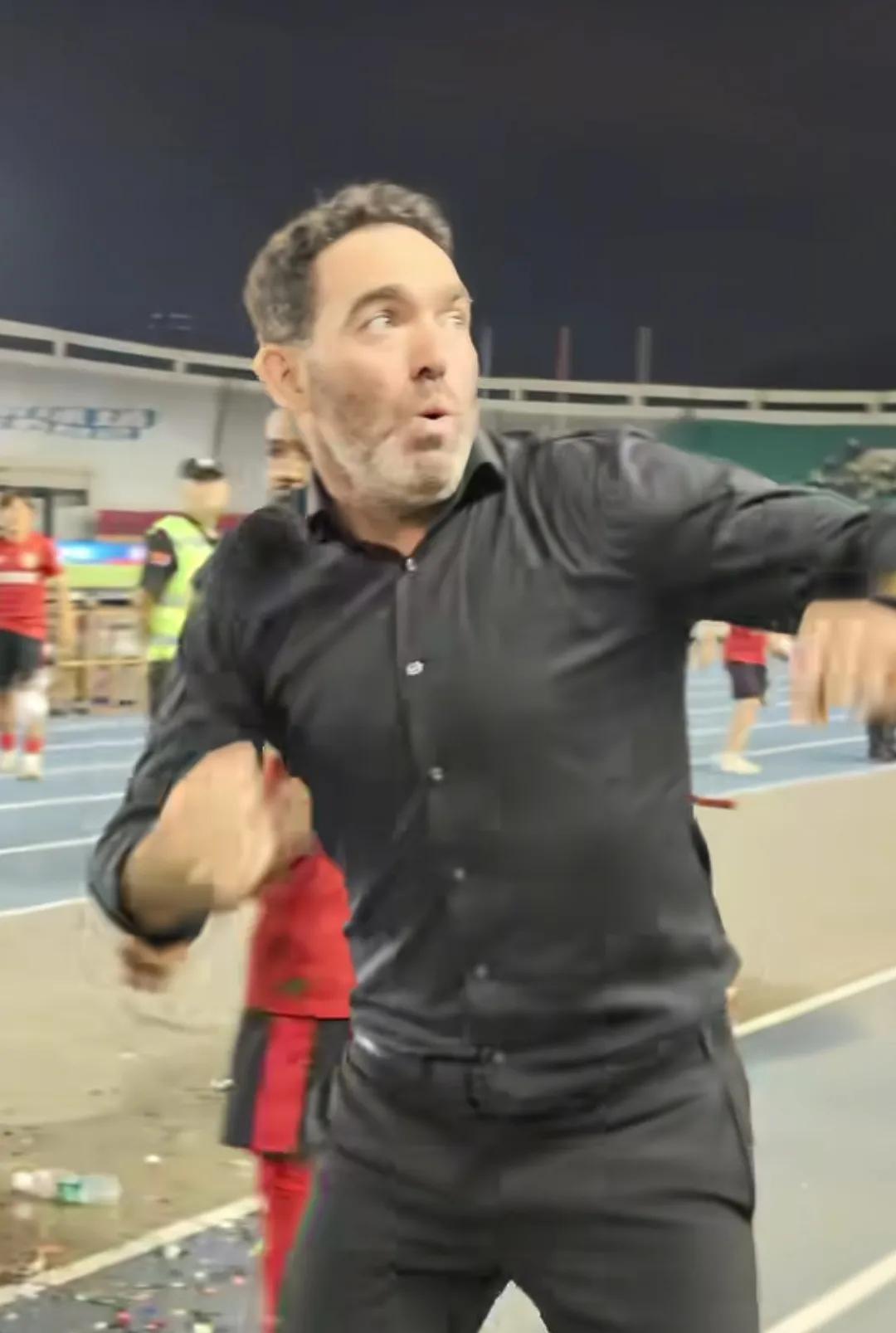 苏亚雷斯“农夫三拳”估计也没用了,长春亚泰积19分倒数第一,梅州客家20分倒数第