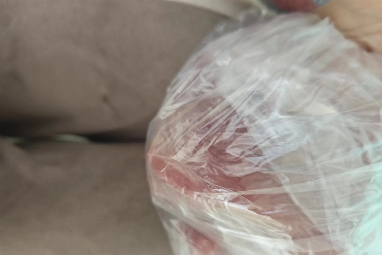 买了块猪肉，给孩子做糖醋里脊，这是我的开心，但我不想吃饭。菜市场猪肉都在外面