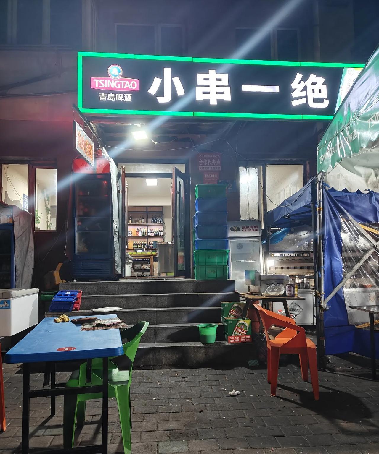 昨天晚上我跟战友在满汉楼喝完酒就8点多，走到香坊公园，兄弟电话来了，说，哥你在哪