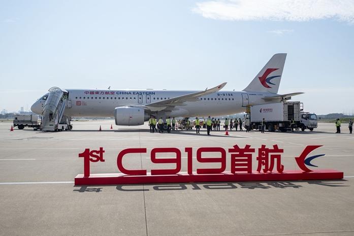 C919首飞海外不选热门城市？根本不是飞不远，是套路太深！很多人都看糊涂了，咱
