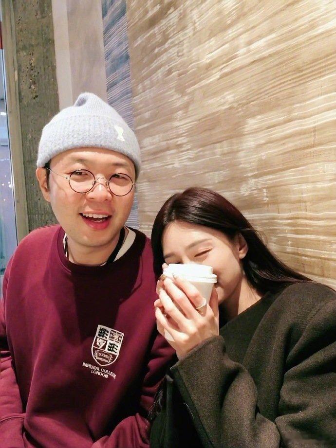 沈梦辰晒合照祝杜海涛生日快乐沈梦辰发博为杜海涛庆生沈梦辰发博为杜海涛庆生，照片里