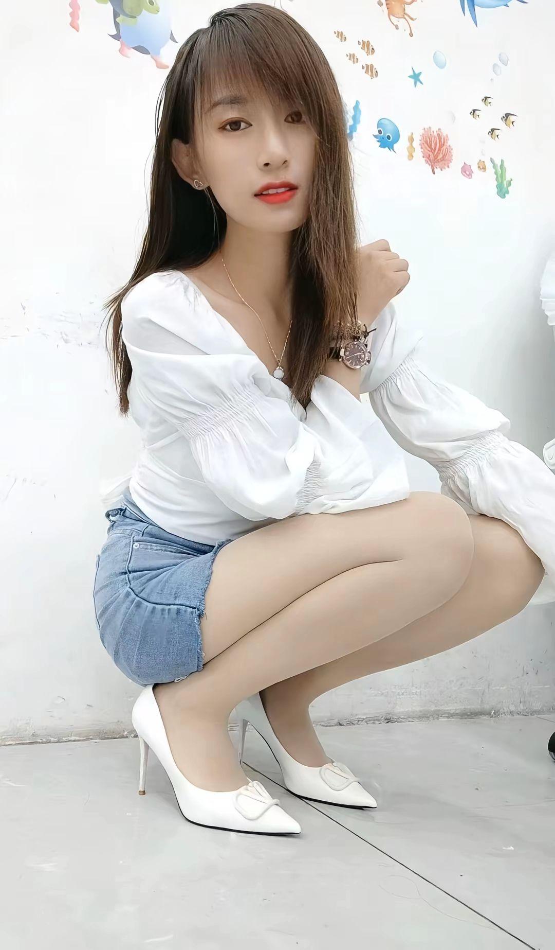 好身材好气质 性感大长腿 长腿女神 大长腿小蛮腰 大白腿
