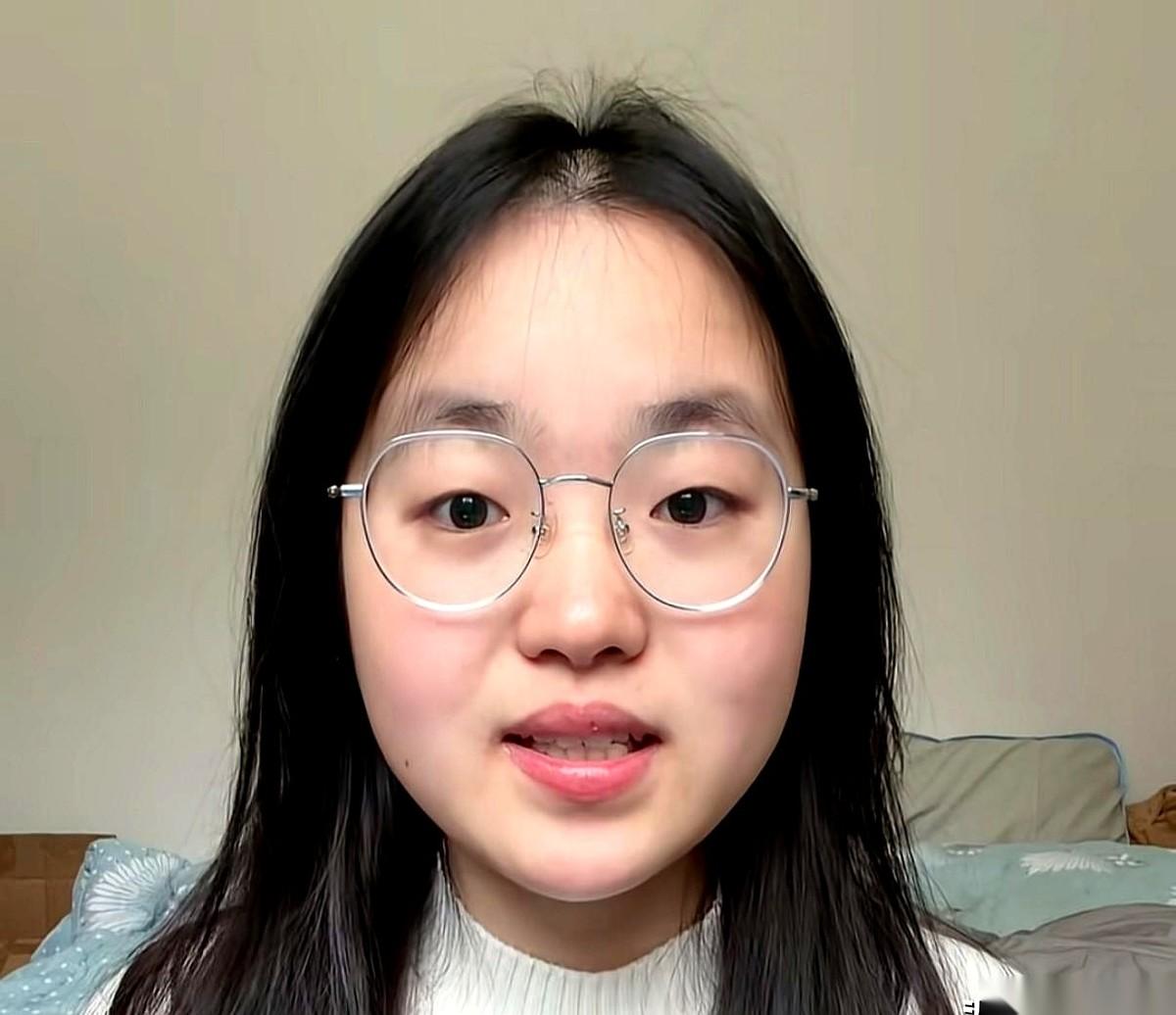 网红路哥路嫂资助女大学生的事，本来人人叫好。直到路哥开车千里，把女孩靖宇送回湖