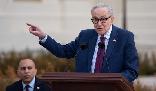 舒默怒批特朗普：这简直是“灾难”！美国史上最烂政策没跑了。特朗普4月1日那场