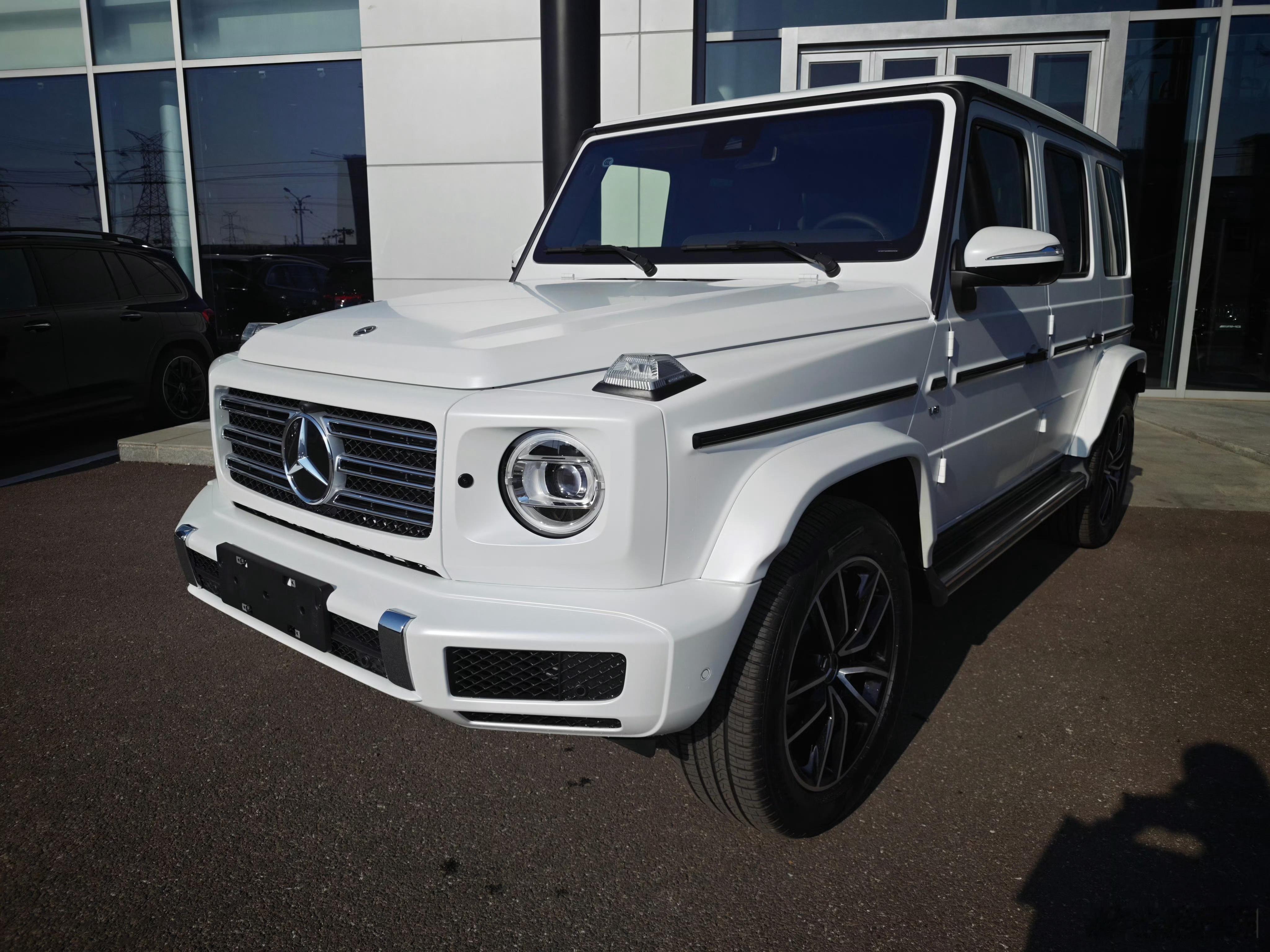 把车送到4S店去贴玻璃膜，结果回来才发现给我也装了个全包合成皮脚垫问了一下4S