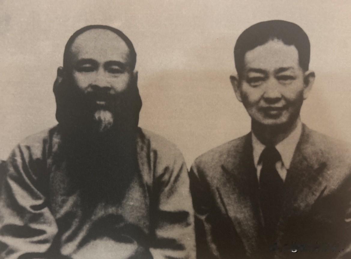1948年，梅兰芳与张大千在上海合影。在一次宴会上，张大千向梅兰芳敬酒时说：“梅
