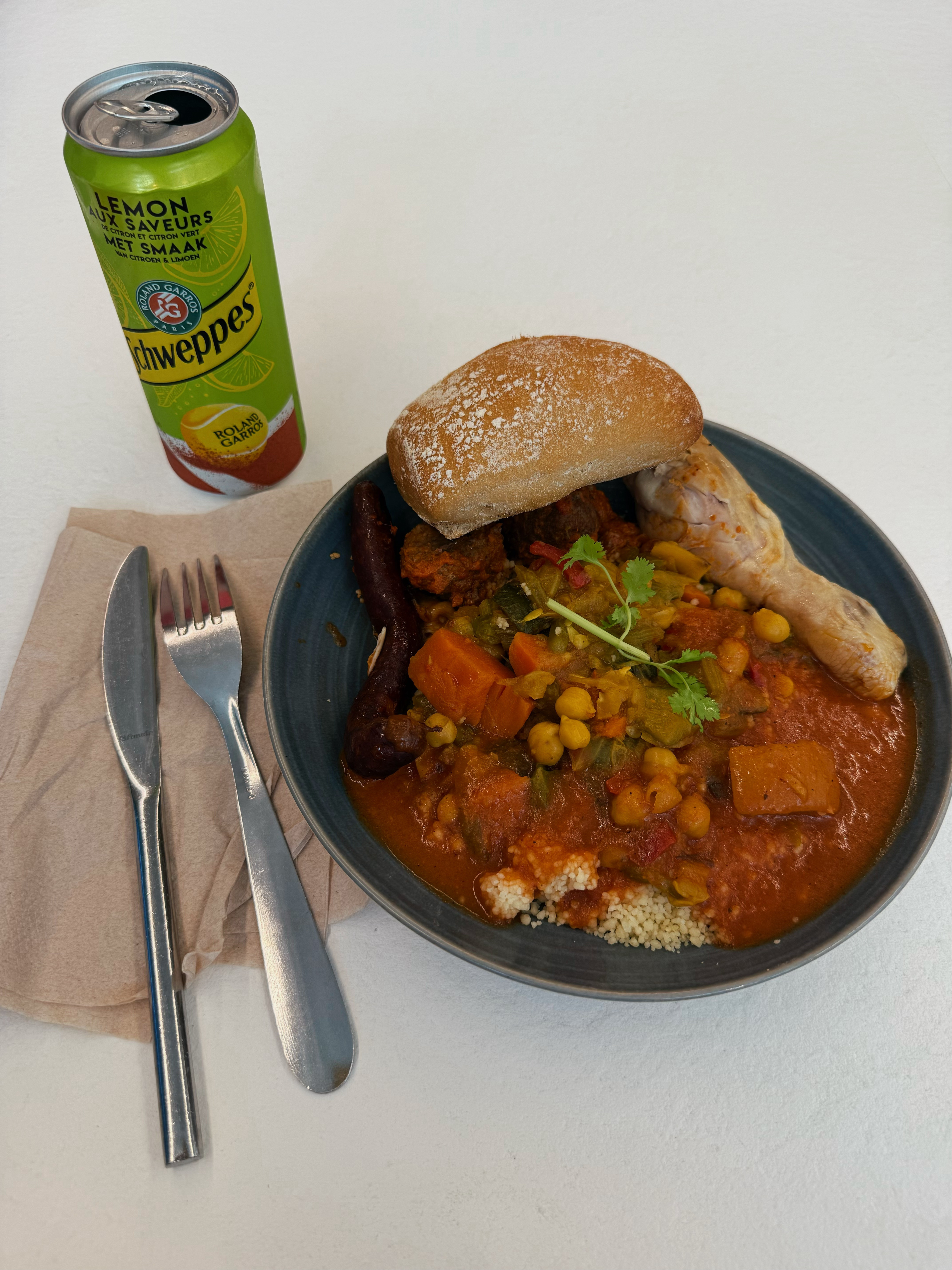 随心所旭今天吃什么❓来法网一周，买过的”最漂亮的一餐也是最难吃的一餐”，牛肉丸