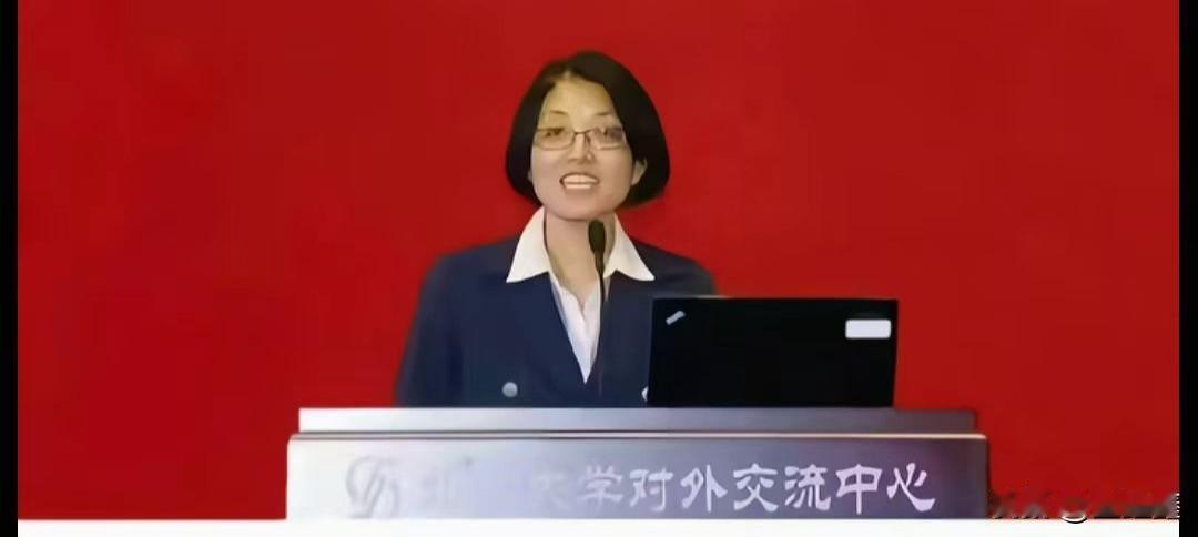 炸锅了！北大教授李玲犀利发声：喜欢外国的东西不是汉奸，这4类人才是！最近，