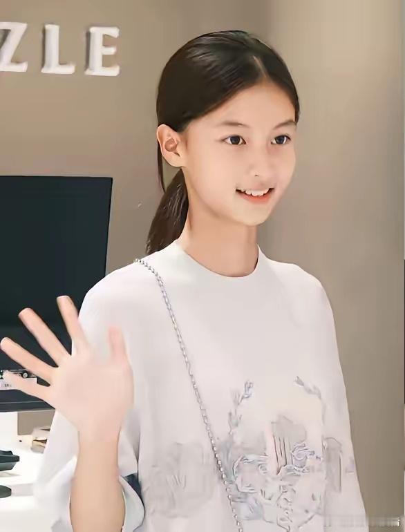 人确实挣不到认知外的钱。于正说不联系七七了，她家操作太迷。之前于正联系七七家，家