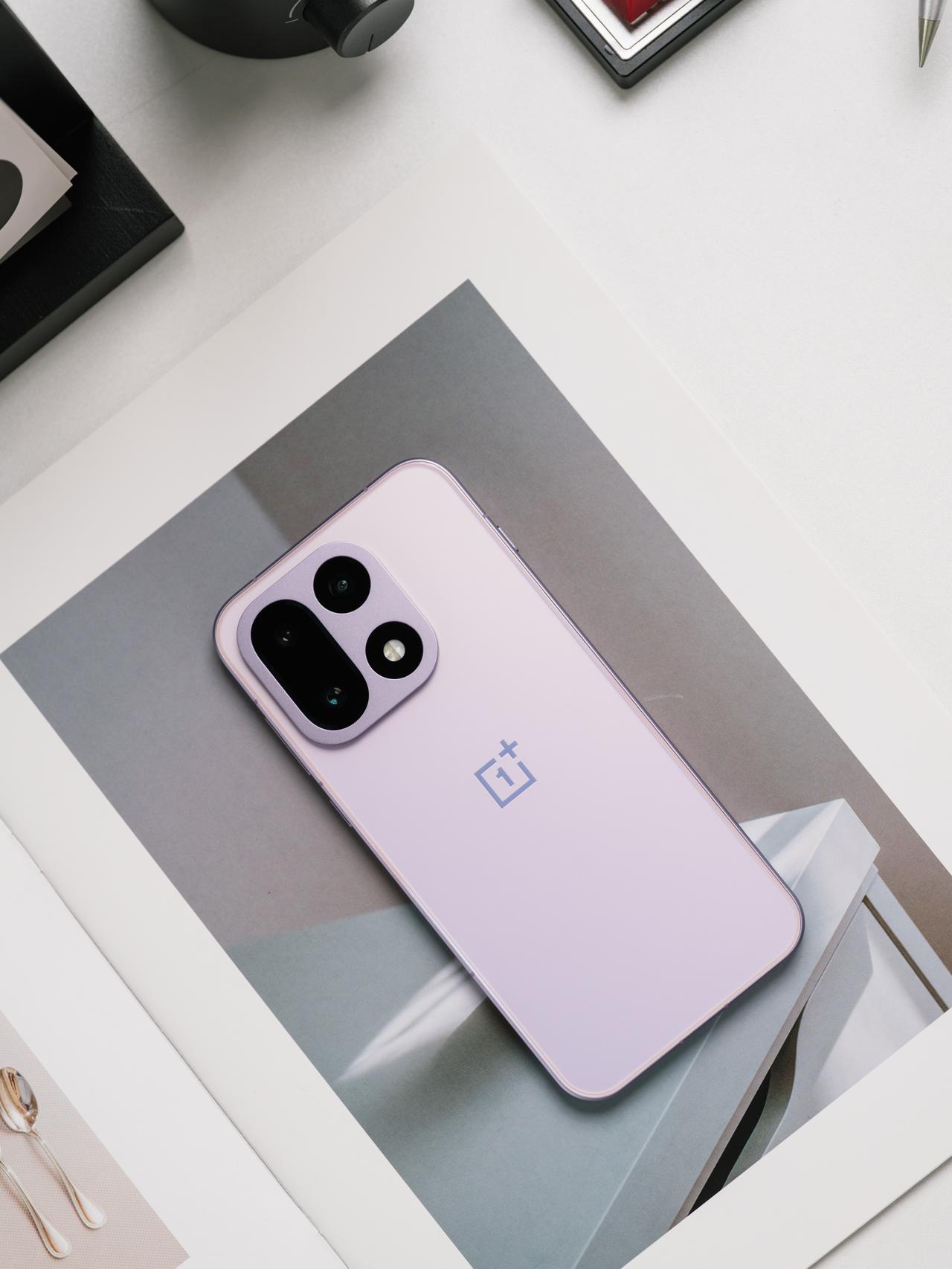 一加15体验小分享：新的设计语言，这个外观属于是没有一眼的很惊艳，但是会很耐看