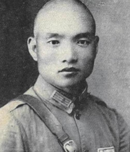 1959年，开国中将孔从洲刚端起碗筷，孔令华带着女友登门拜访，怎料，在听到姑娘的