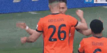 你能想到什么时候齐鲁德比演变成这般模样。虽然上个赛季青岛海牛和山东泰山的齐鲁