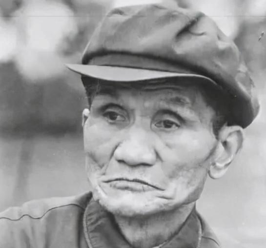 1947年，特务头子沈醉到渣滓洞视察，与一个疯子擦肩而过的时候，敏锐感觉到不对劲