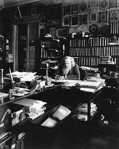 很多人都觉得，重大科学发现全靠精密实验和严谨推算。但这个真实故事却证明，有时候一