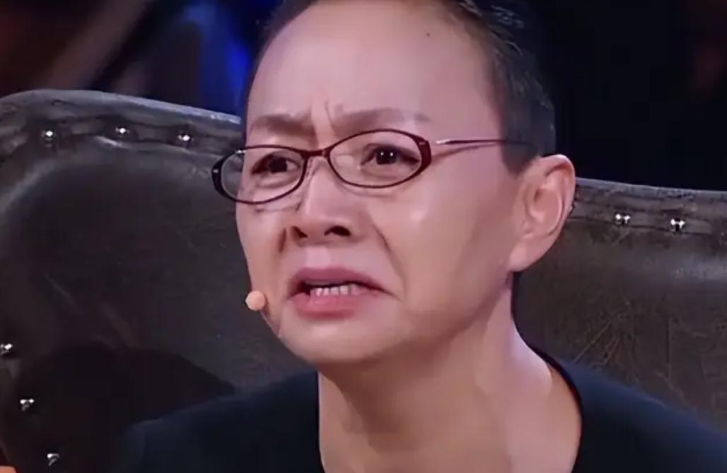 “我跟老公结婚，把我所有的钱都给他了。”董璇急了：“你这是恋爱脑！”宋丹丹：“我